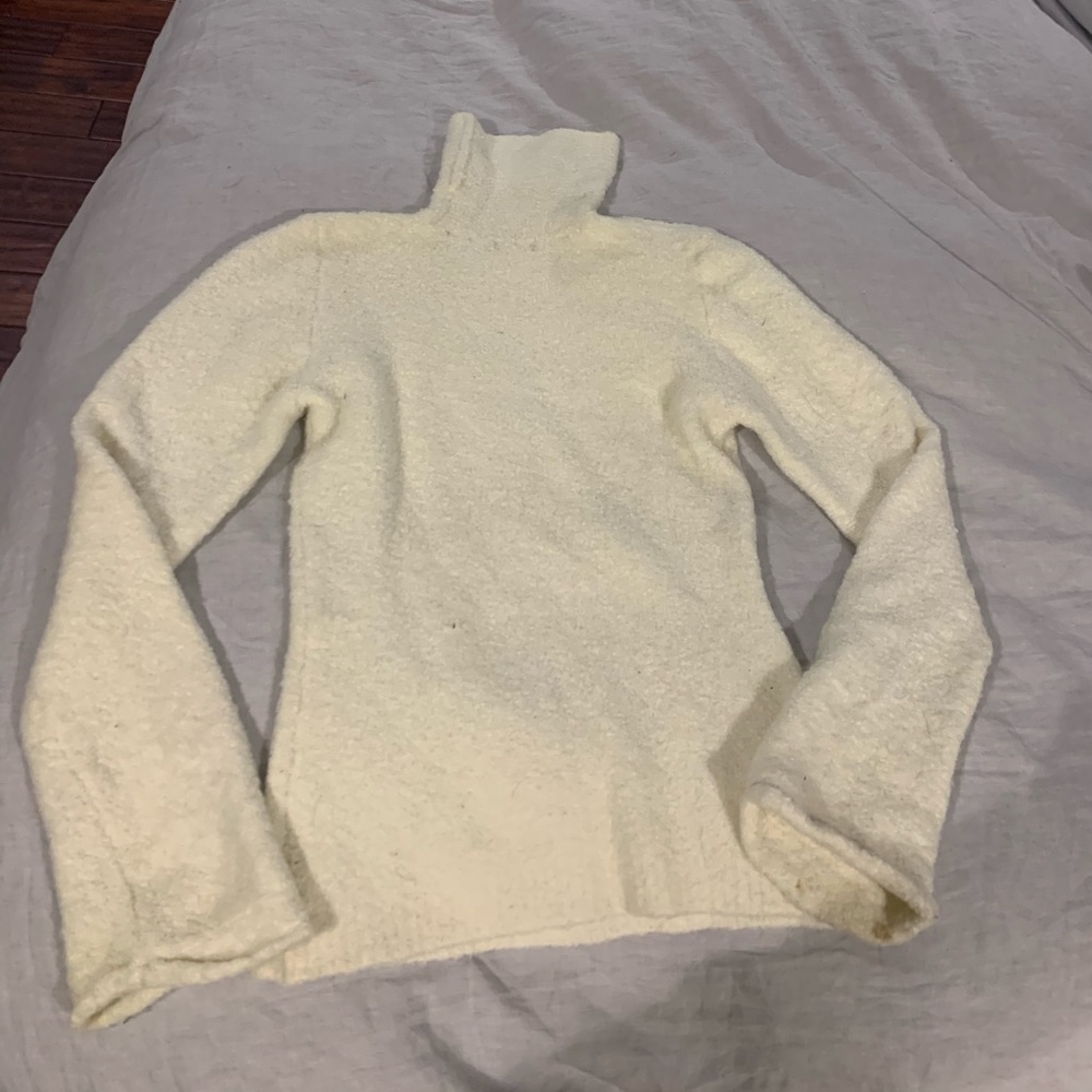Comfy bucle cream sweater